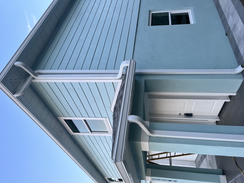 Seamless aluminum gutter install Lakeland